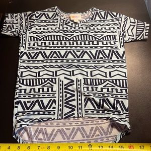LuLaRoe Aztec Top - Size 4 - Very Cute (B4)